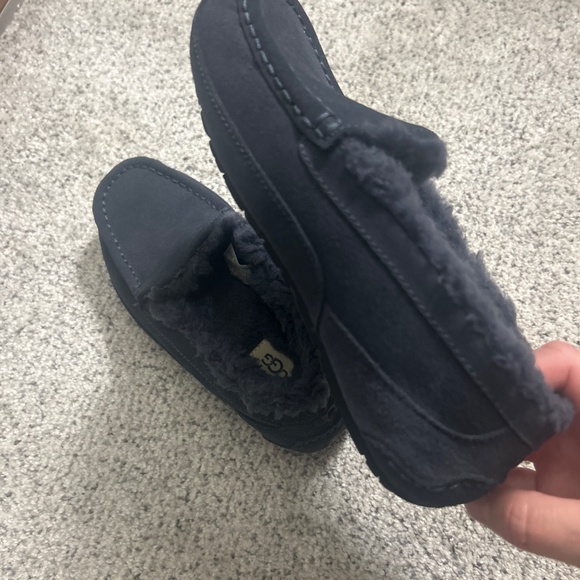 Boys Ugg slippers - Picture 5 of 5